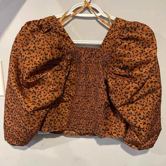 Levi’s cheetah puff sleeves crop top - Picture 2 of 3